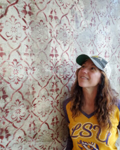 Sylvia T Designs – An attention-grabbing feature wall in Claret, a wine bar in the Lower Garden District of New Orleans. It’s unique combination of stencil work and plaster where we utilized a “pulling-off” technique to give it an aged look.